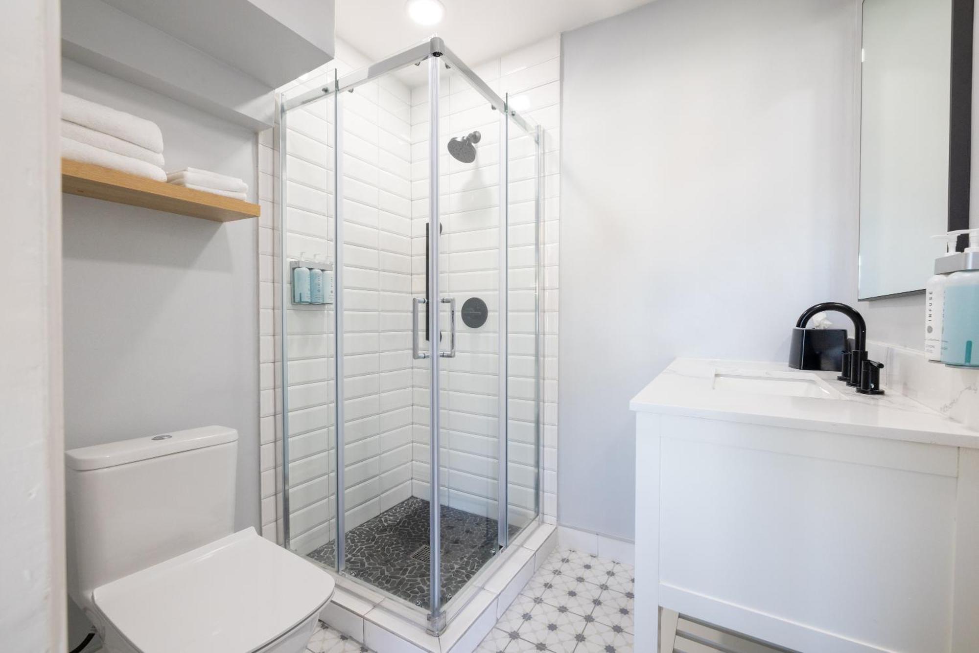 Tides Oceanview And 3*